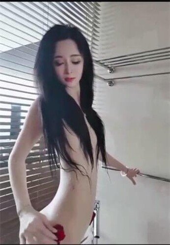 蛇精脸美少女×富二代高档酒店激情约炮：玫瑰浴洗净蜜穴，主动骑乘骚叫连连！