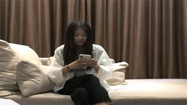 挺翘美臀高高撅起 湿润嫩穴饥渴迎合巨根抽插 酥麻呻吟此起彼伏