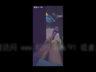 昨晚生日派对到卫生间激情啪啪超好身材小美女舔鸡巴再在洗漱台上猛插好爽