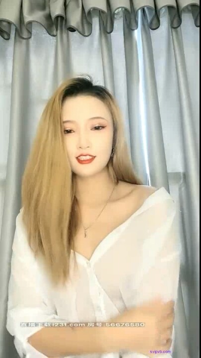 主播福利人間水蜜桃妖豔黃發妹子道具自慰，開檔黑絲大黑牛震動近距離特寫